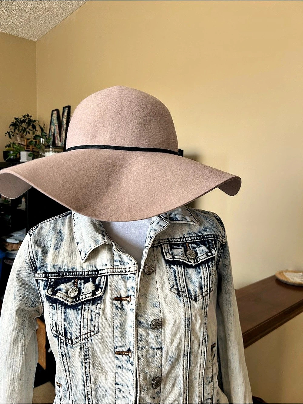 Wide Brim Floppy Wool Hat light beige.